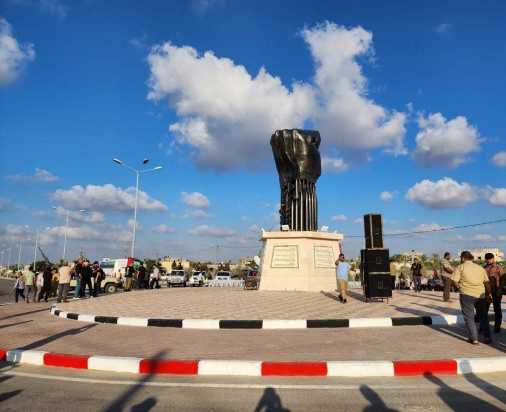 المعلم التذكاري الذي تم افتتاحه