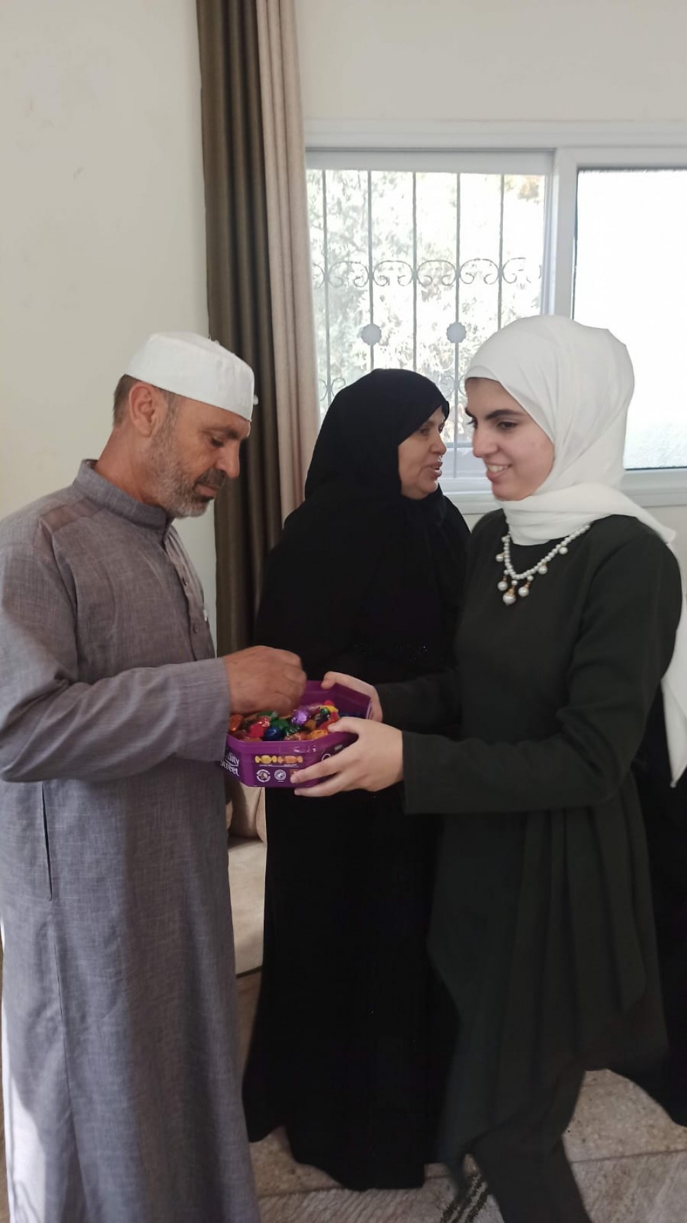 فرحة طلبة الثانوية العامة في نجاحهم  - توجيهي 2023 (40)