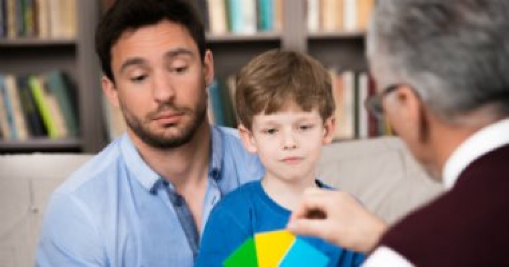 كيف تكتشف إصابة طفلك بمرض طيف التوحد مبكرا؟