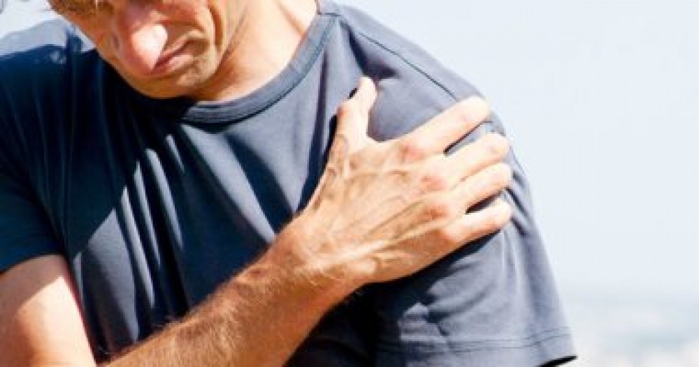 متى يكون ألم الكتف من أعراض سرطان الرئة؟