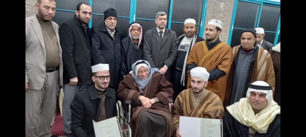 الأوقاف تُكرّم 3 طلاب حصلوا على السند المتصل برسول الله