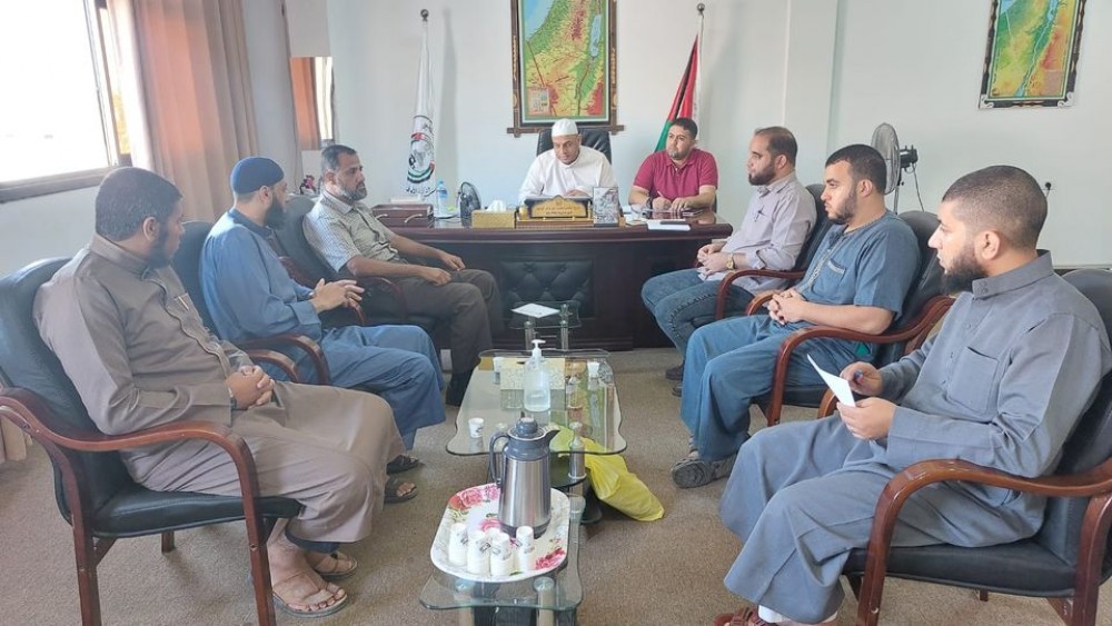 مدير أوقاف رفح يبحث آليات عمل الملتقيات الدعوية خلال عام 2023م