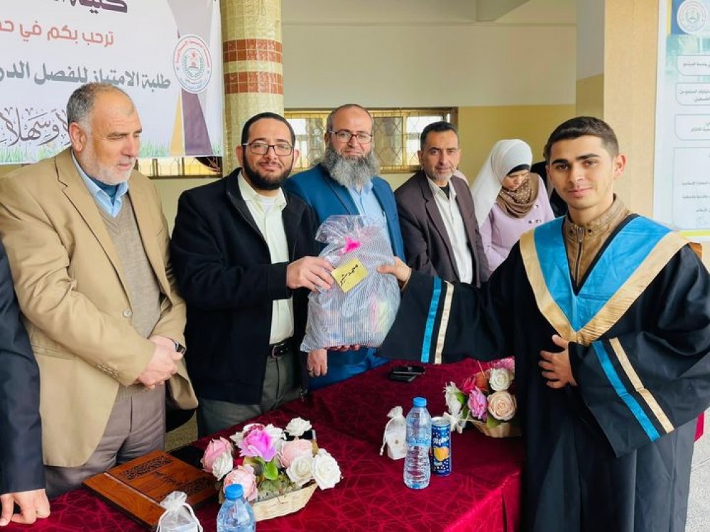 كلية الدعوة الإسلامية بالأوقاف تكرّم طلبتها المتفوقين في الفصل الدراسي الأول للعام 2023م