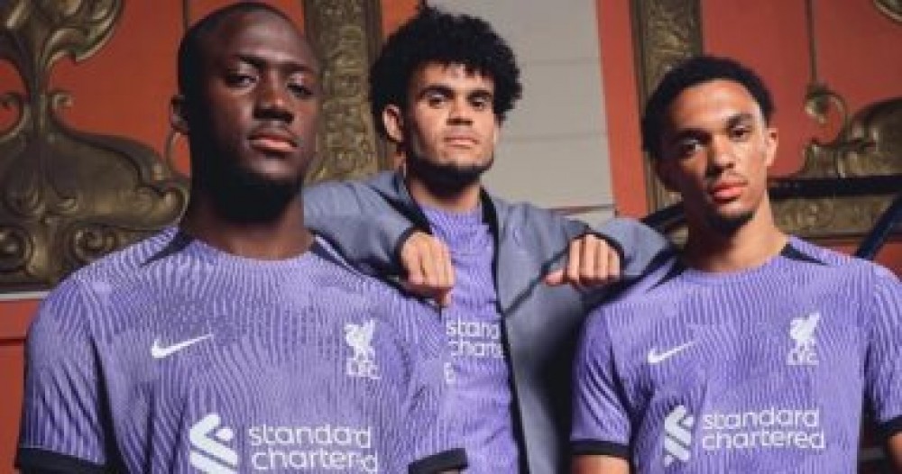 نادى ليفربول يكشف عن القميص الثالث 