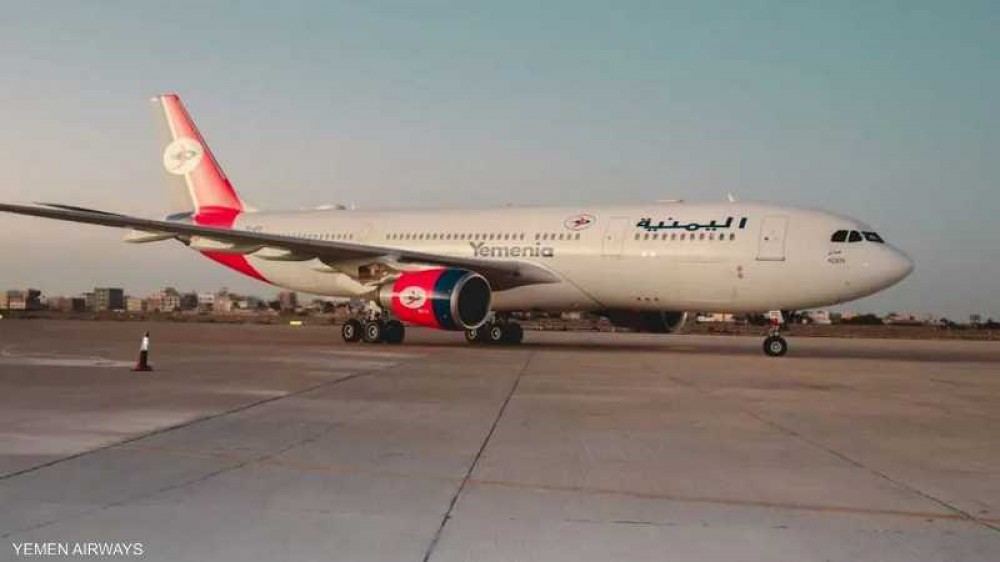 سرب من الطيور يعطل رحلة جوية يمنية لساعات