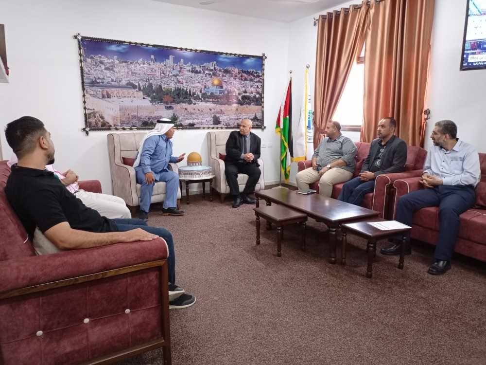رئيس سلطة المياه يستقبل وفداً من ممثلي شركات مختلفة