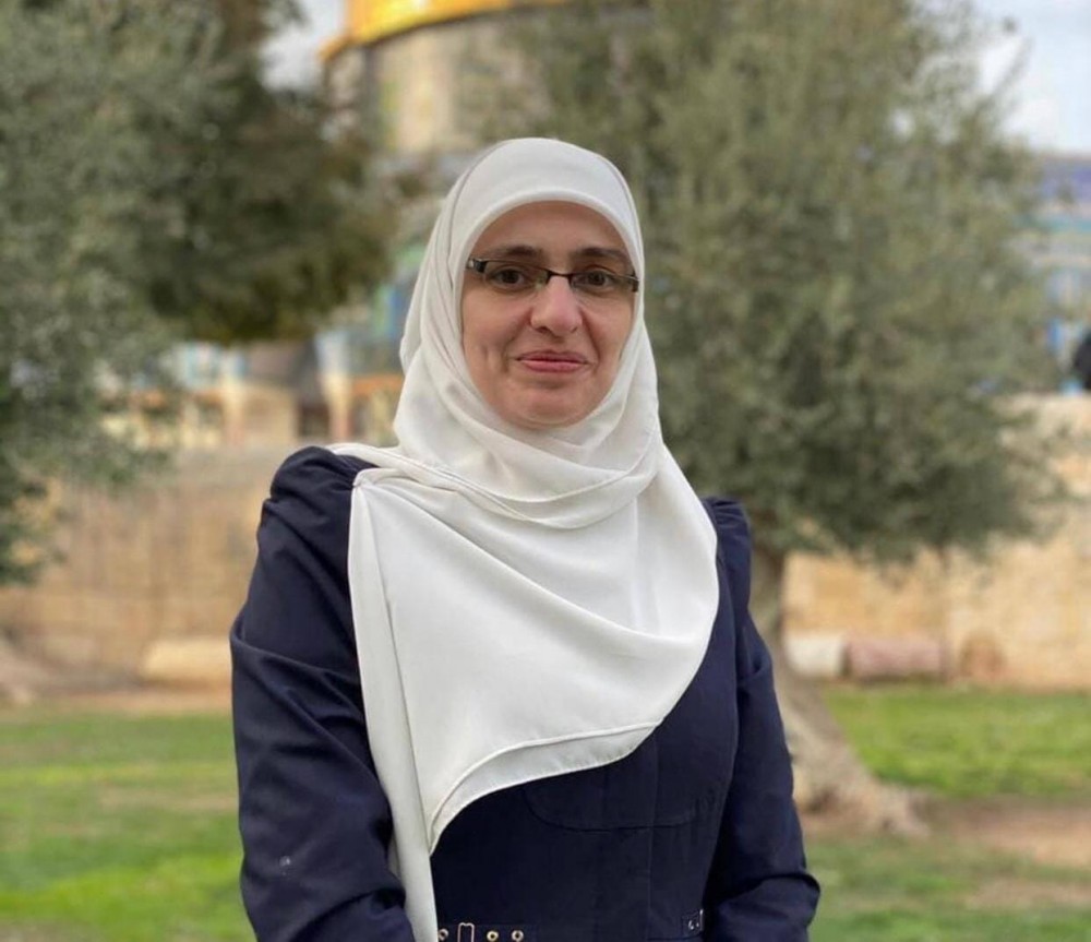 الاحتلال يمدد منع سفر المرابطة المقدسية هنادي الحلواني لـ5 أشهر