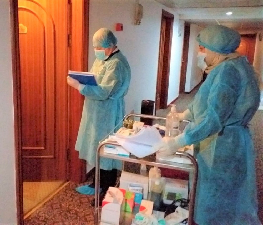 في مراكز الحجر الصحي.. أطباء يتواصلون هاتفياً فقط مع عوائلهم