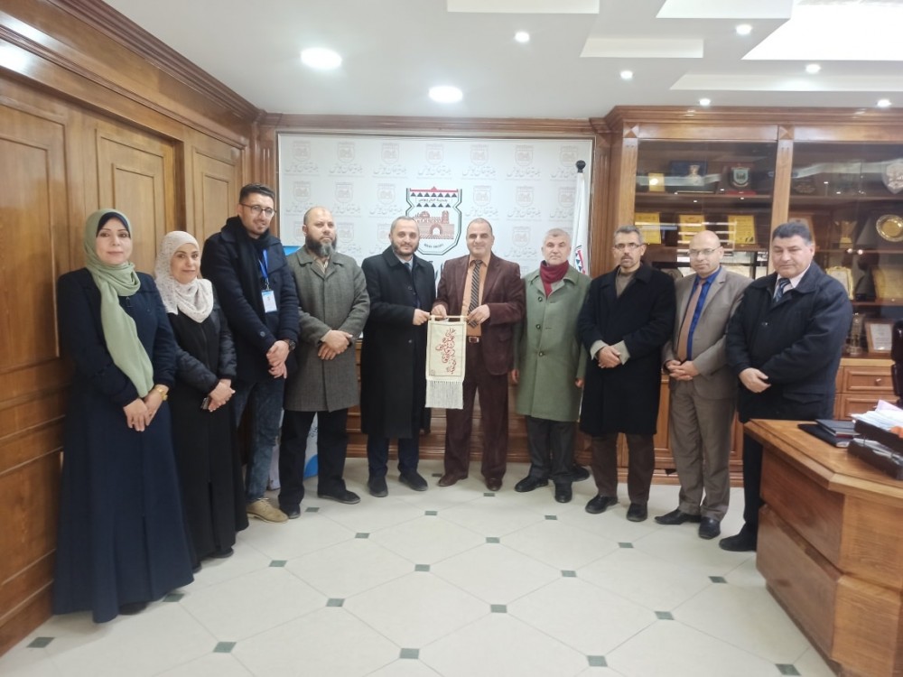 العمل تُعزز الشراكة في العديد من الملفات مع بلدية خانيونس