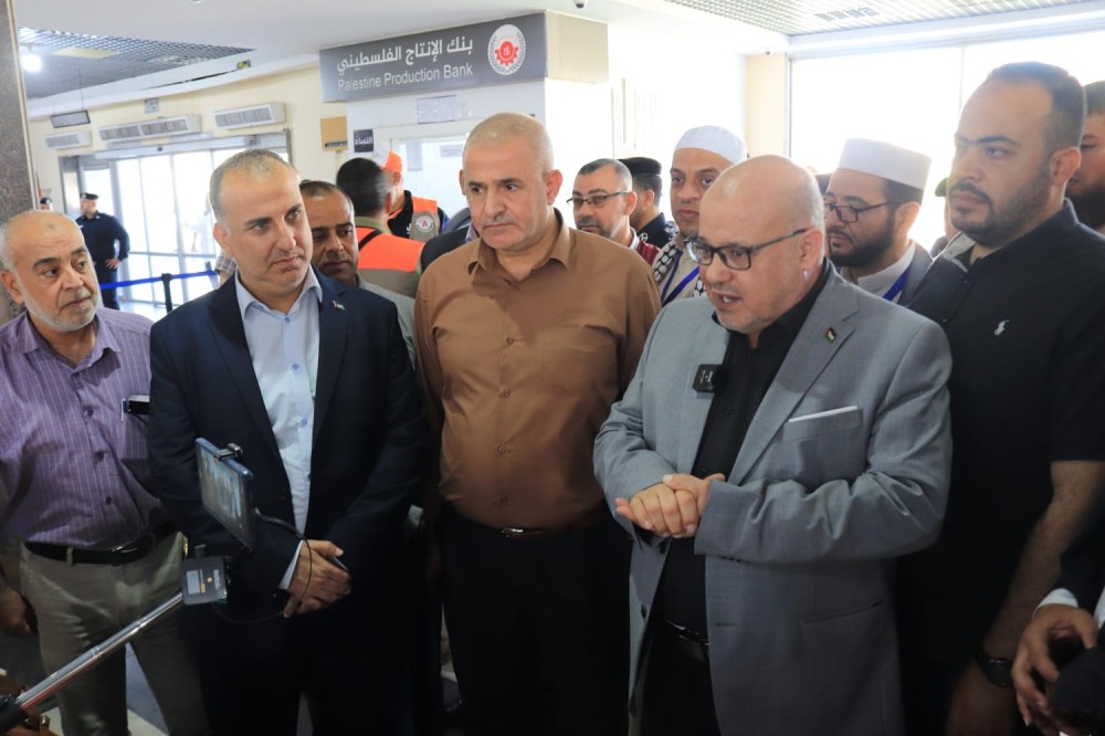 جانب من وداع رئيس متابعة العمل الحكومي أ. عصام الدعليس لحجاج قطاع غزة هذا العام (4)