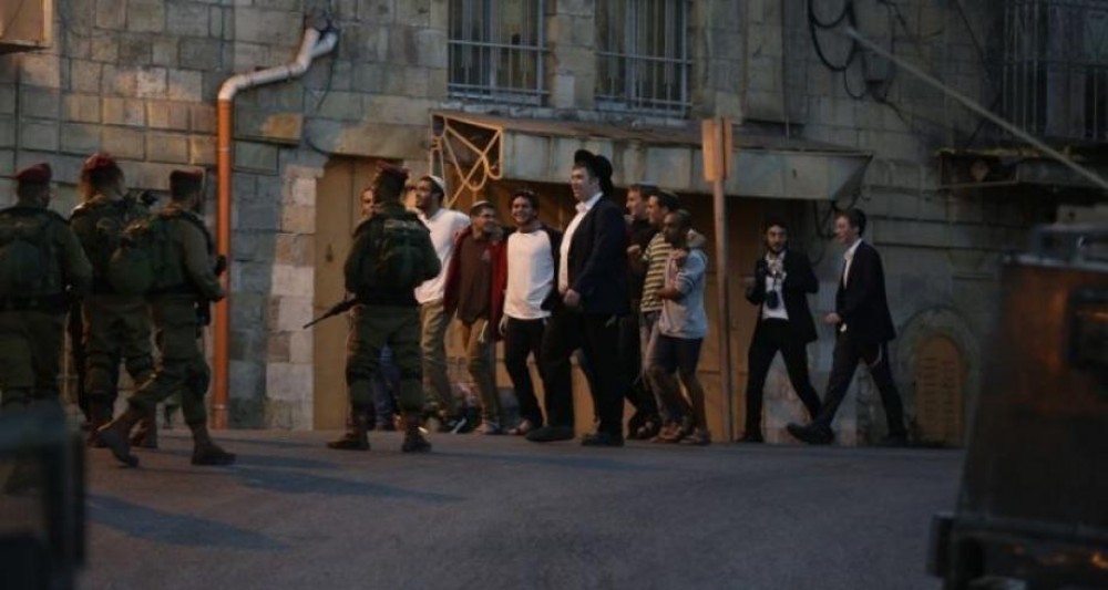 إصابات وإحراق منازل بهجمات للمستوطنين بالضفة