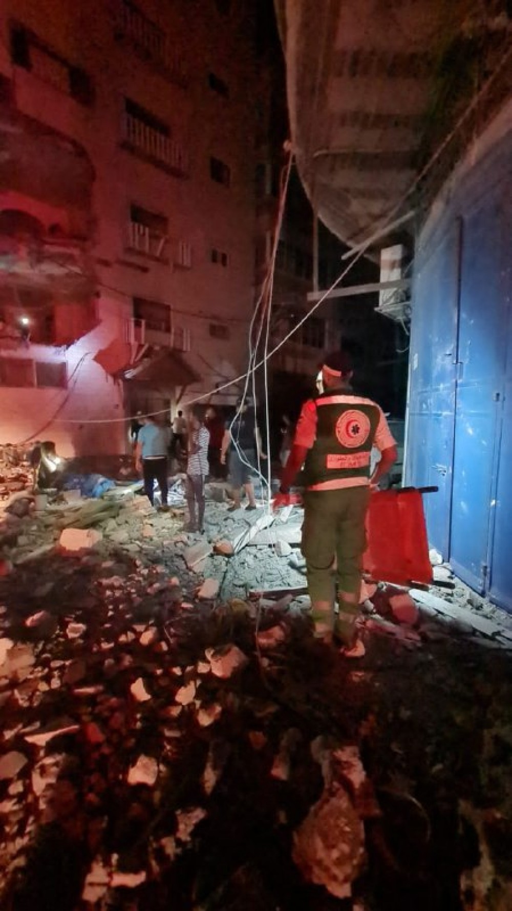 الدفاع المدني: طواقمنا عاجزة عن التعامل مع حجم الدمار 