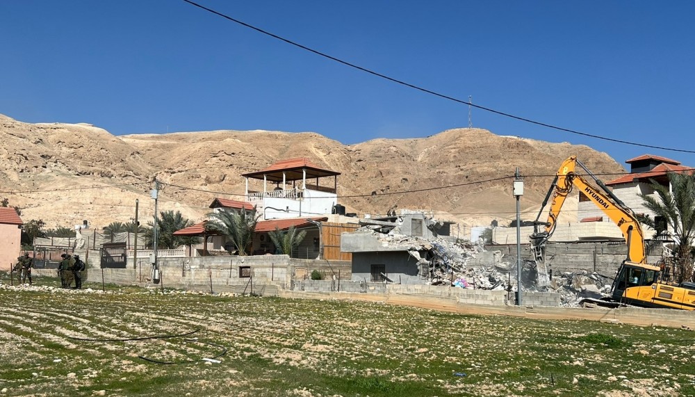 الاحتلال يهدم منزلاً قيد الإنشاء ويخطر بهدم 4 أخرى في أريحا