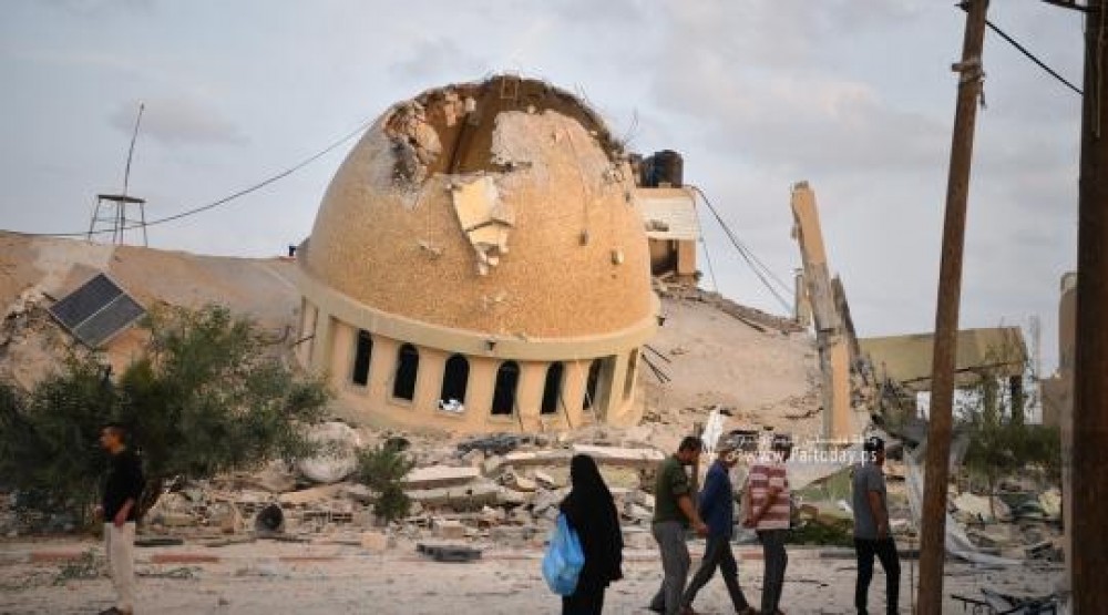 الأوقاف تستنكر استهداف الاحتلال لمسجدين ومقر إذاعة القرآن الكريم