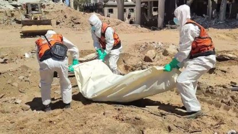 د. معتصم صلاح عضو لجنة الطوارئ الصحية يتحدث عن استكمال انتشال الشهداء من مقبرة جماعية ثالثة بمجمع الشفاء الطبي