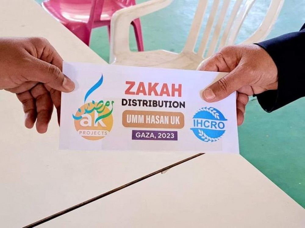الزكاة بالأوقاف توزع مساعدات مالية للأسر المتعففة والأيتام