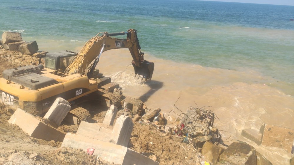 الأشغال تُباشر بتدعيم شارع الرشيد استعدادا لفصل الشتاء 