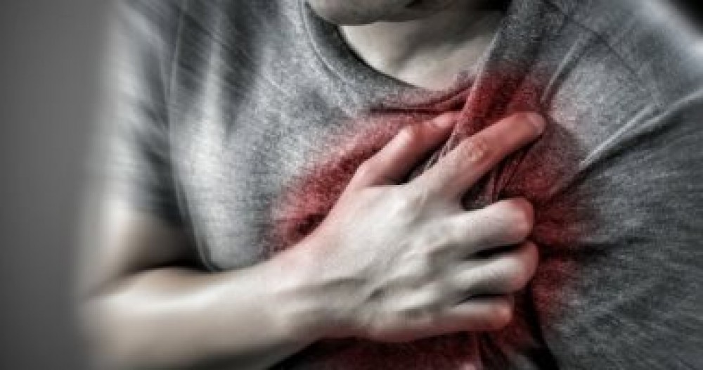 5 أسباب محتملة لـ آلام الصدر.. متى تلجأ للطبيب؟