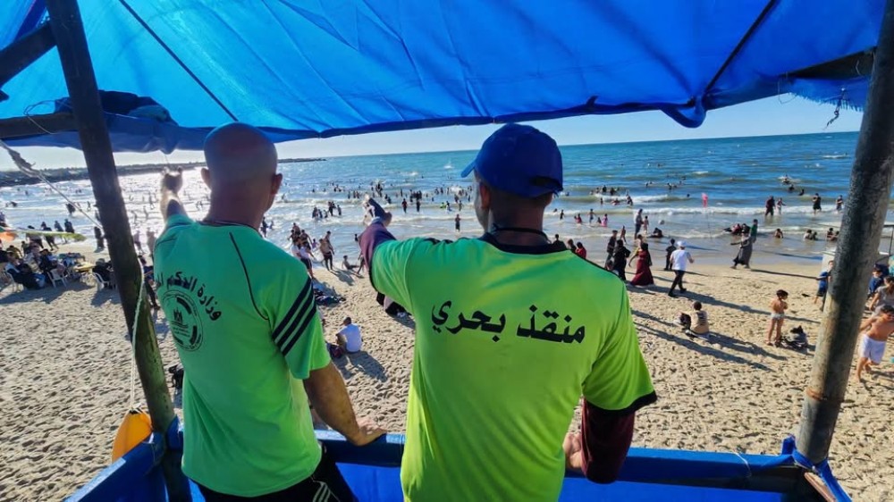 بلدية غزة تحذر من عجز طواقم الإنقاذ على الشاطئ