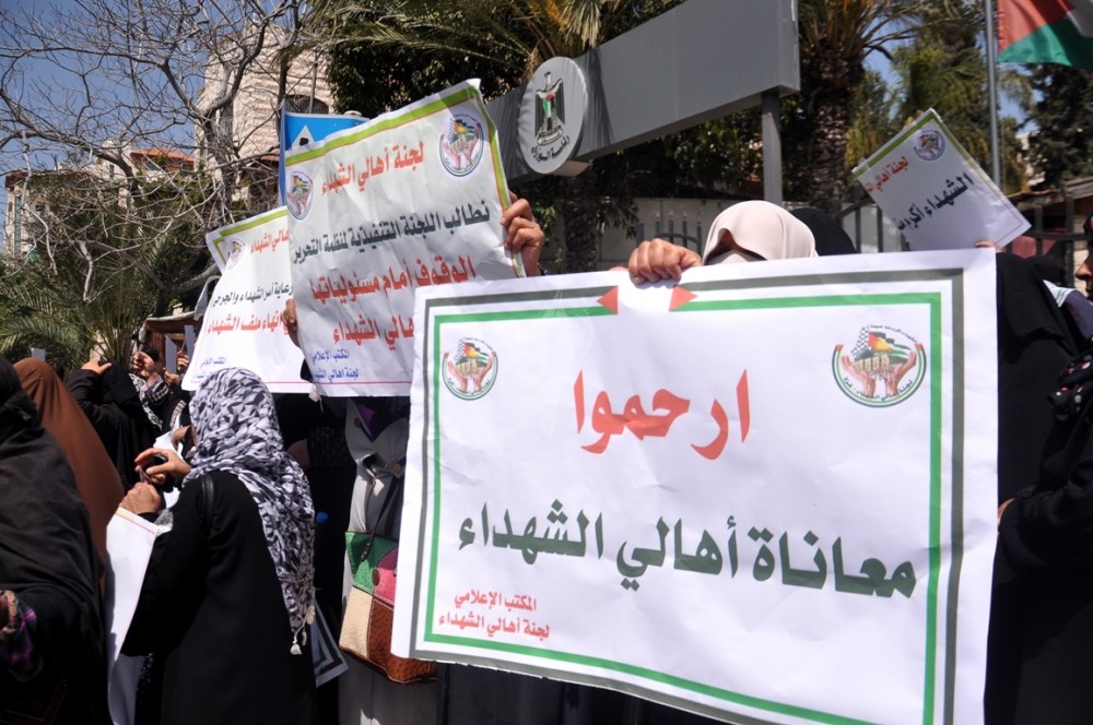 جانب من اعتصام أسر الشهداء والجرحى للمطالبة بحقوقهم