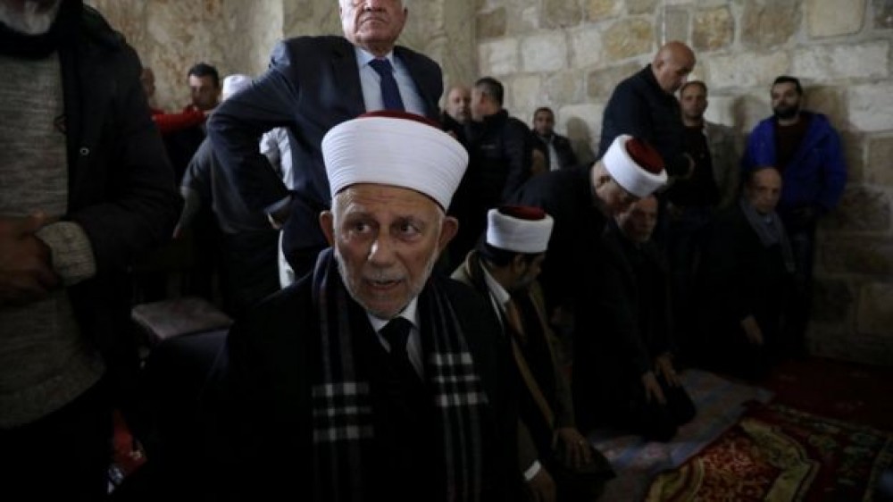 إبعاد رئيس مجلس الأوقاف والشؤون والمقدسات الإسلامية في القدس الشيخ عبد العظيم سلهب 40 يوماً