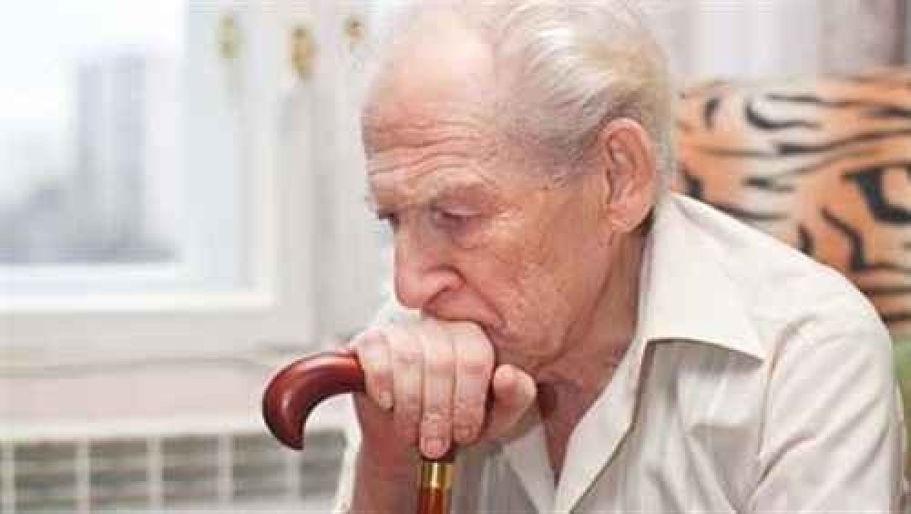 كيف أتعامل مع كبير السن العنيد؟