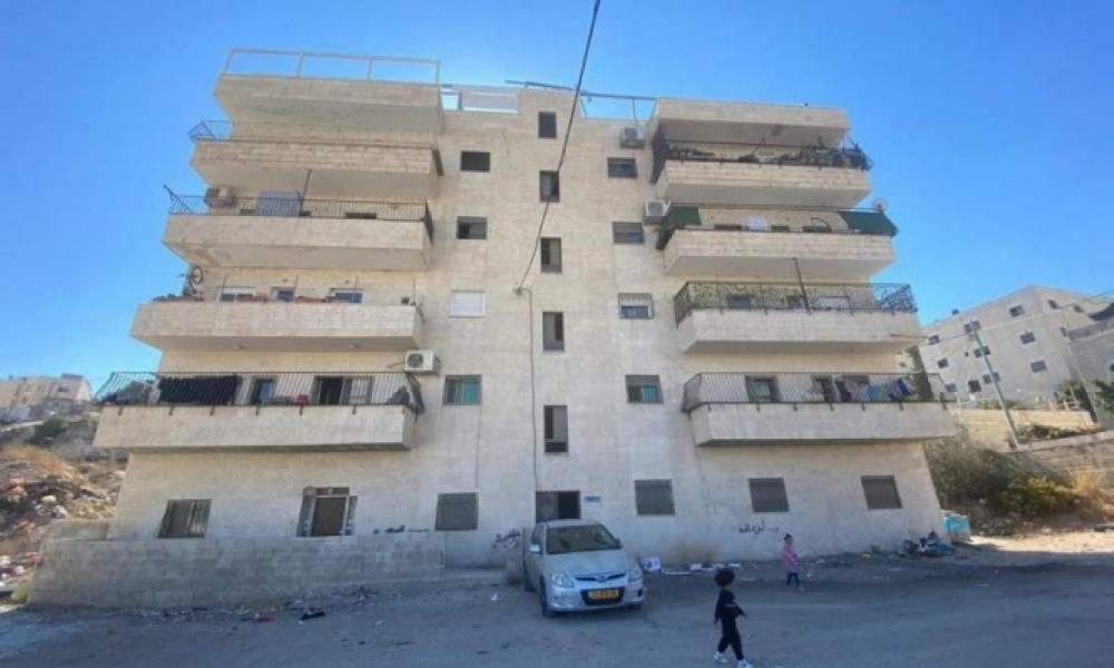 العمارة المهددة بالهدم 