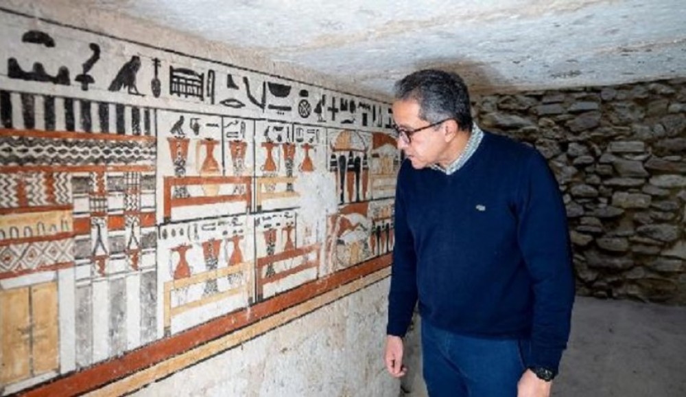 عمرها أكثر من 4500 عام.. مصر تكشف عن 5 مقابر فرعونية