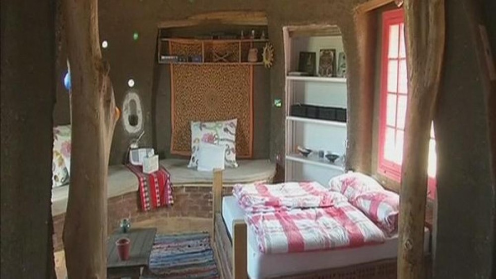 بيت من زجاجات البلاستيك