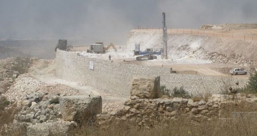 مقالع حجارة المستوطنين في سلفيت تستنزف موارد الفلسطينيين الطبيعية