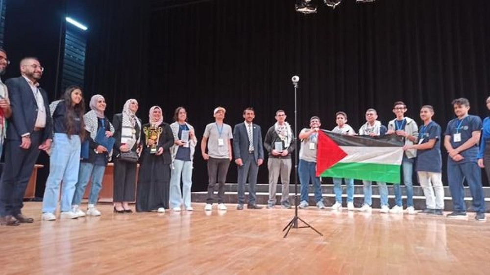 الطالب محمد عطا الله يحصل على المركز الثالث في مسابقة مبرمجي المستقبل الدولية