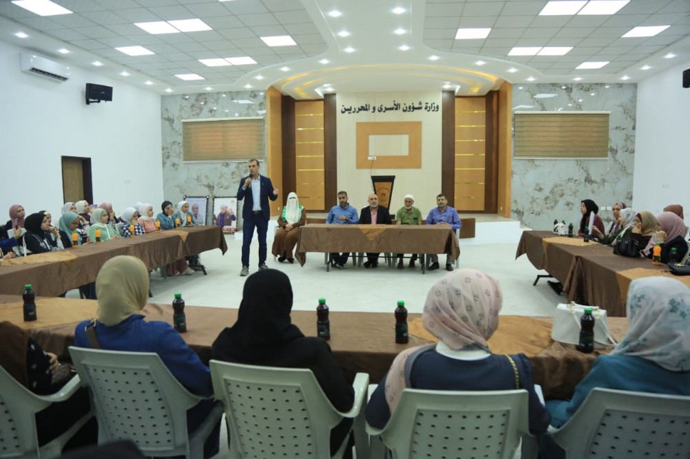 وزارة الأسرى تستقبل نحو 80 مشاركة من مخيم 