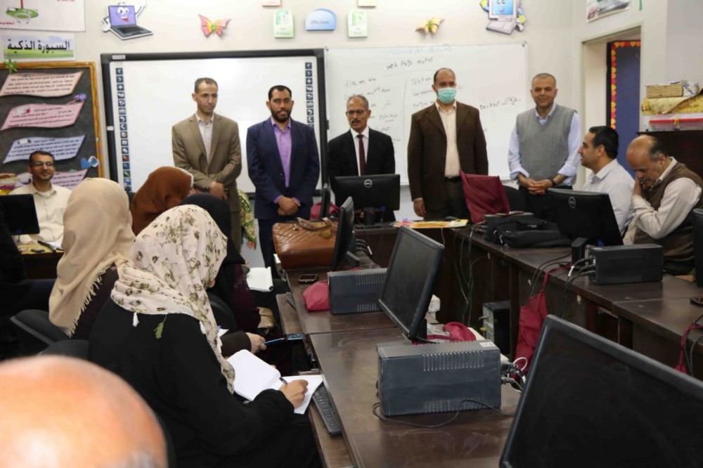 تعليم شرق خان يونس ينفذ  ورشة عمل لمعلمي الثانوية للصفوف الافتراضية