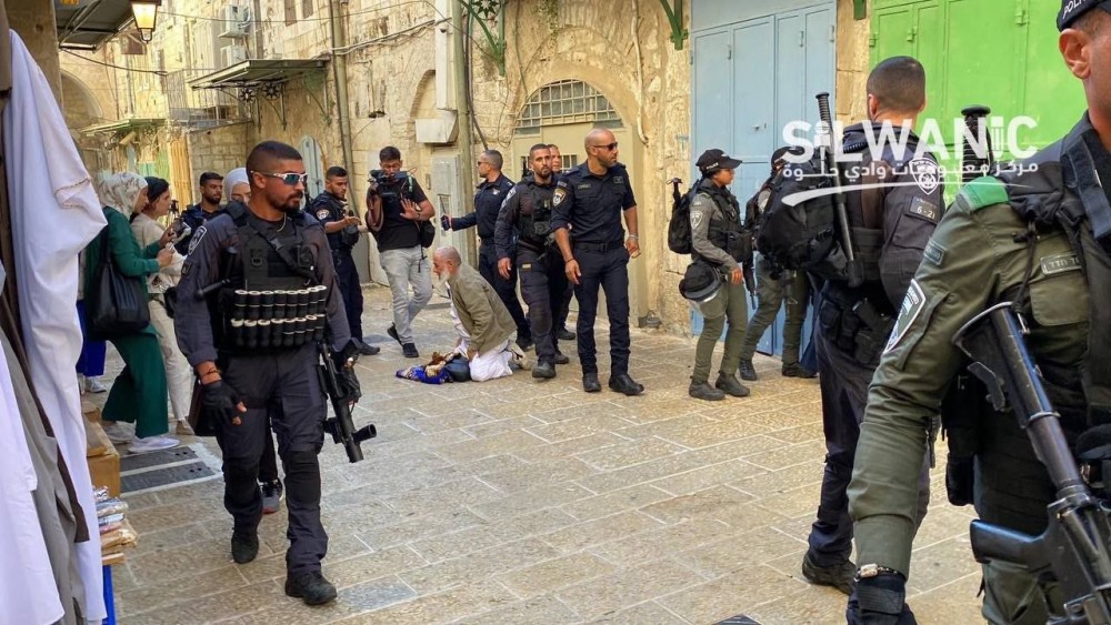 الاعتداء على المرابطين في الأقصى