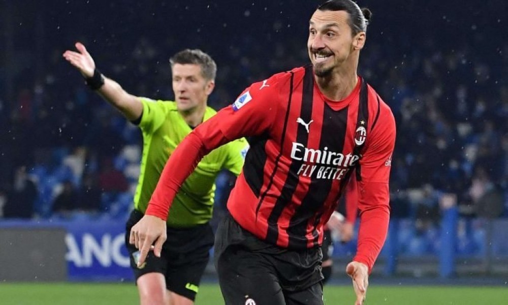 ميلان يفوز على نابولي ويعتلي صدارة الدوري الإيطالي