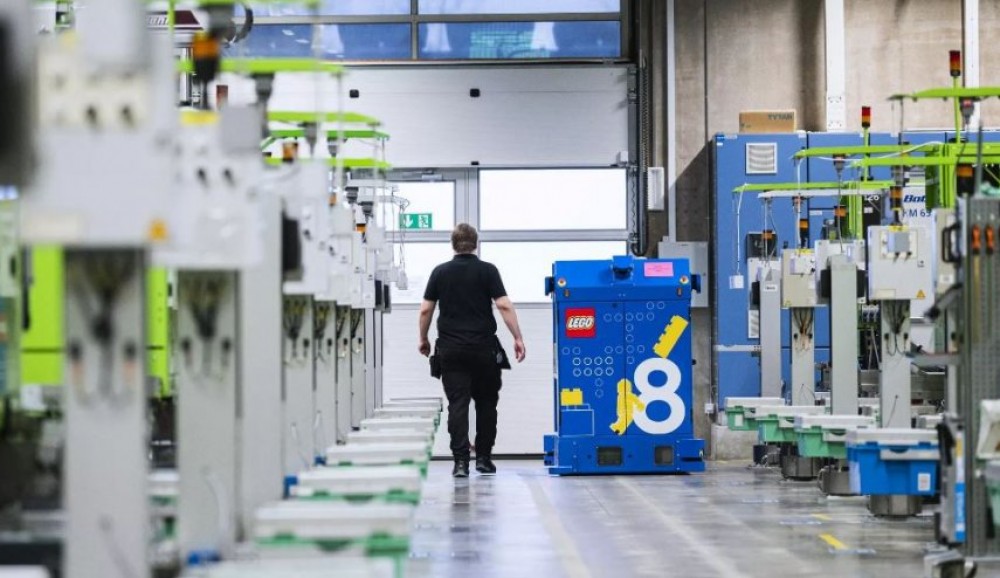 افتتاح أول مصنع يعمل بالروبوتات فی العراق