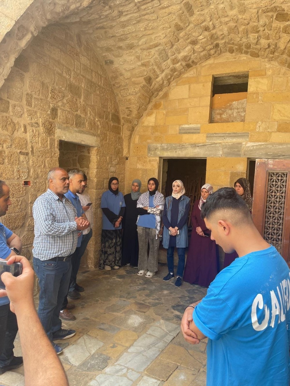 بيتكم عامر وحكاوي غزة تنفذان حملة تطوعية لتنظيف المدرسة الكاملية