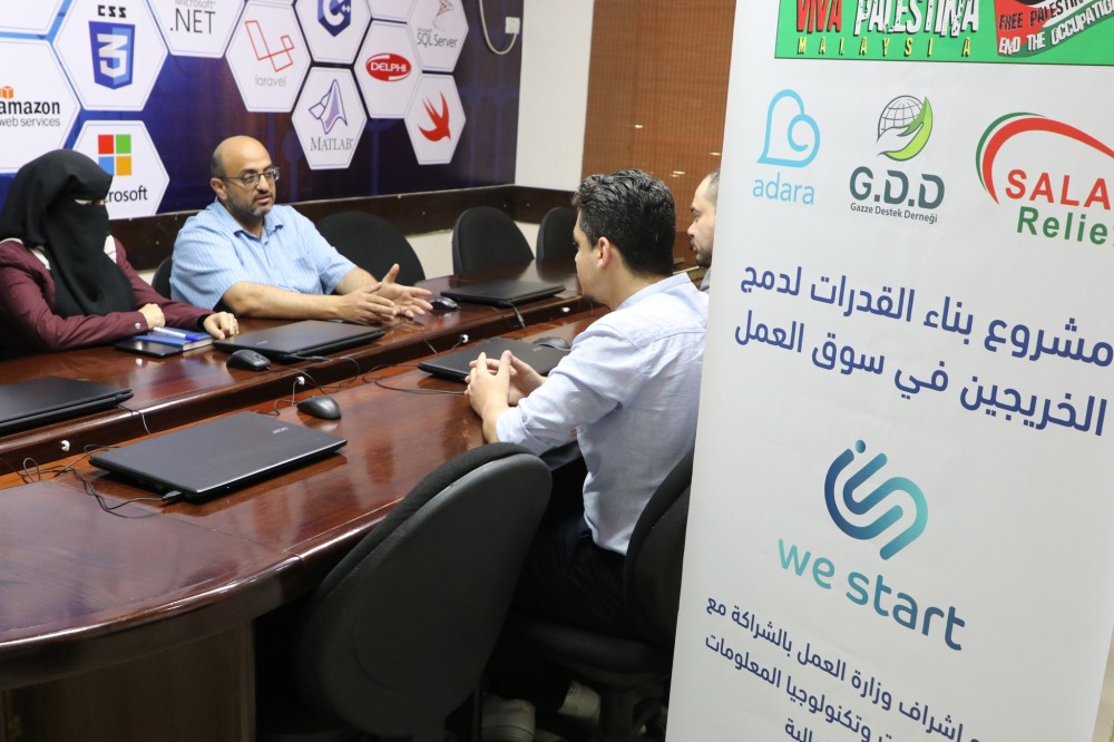 العمل وغزي دستك تعلنان البدء بتدريب دفعة جديدة بمشروع We Start