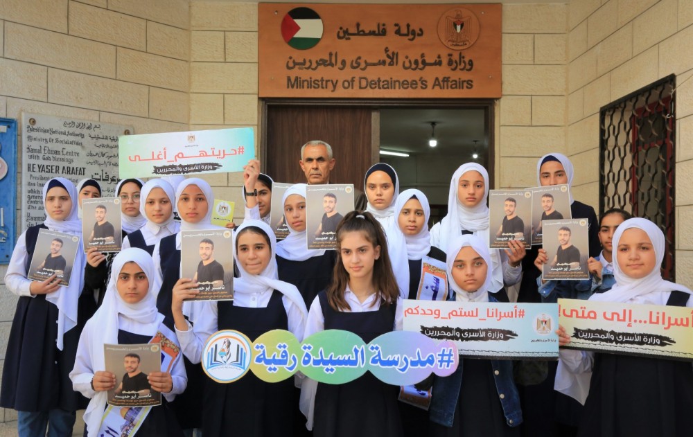 وزارة الأسرى تستقبل طالبات من مدرستي 
