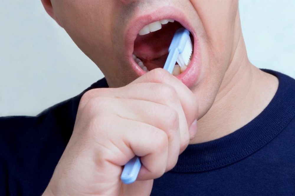9 علامات تدل على وجود مرض فى القلب.. منها نزيف اللثة