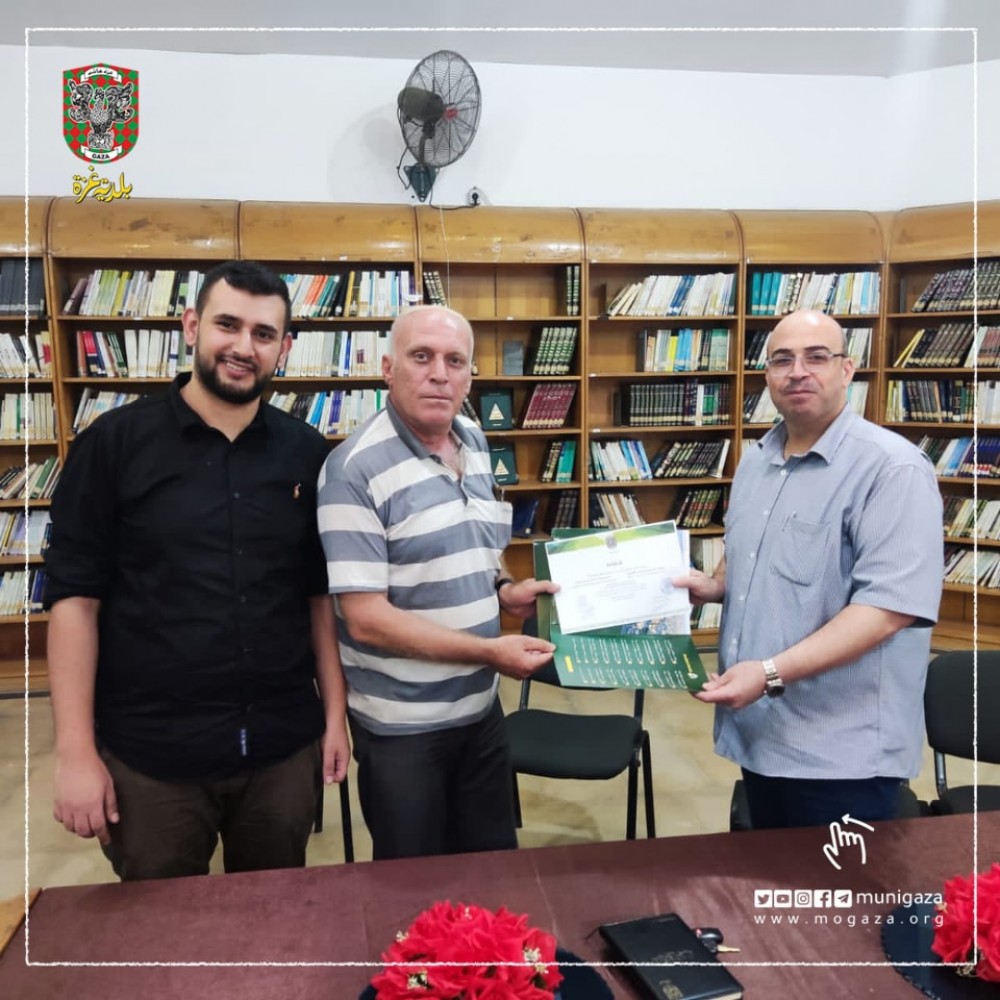 بلدية غزة تبحث مع أصحاب مكاتب الخدمات المتعاقدة سبل التعاون 