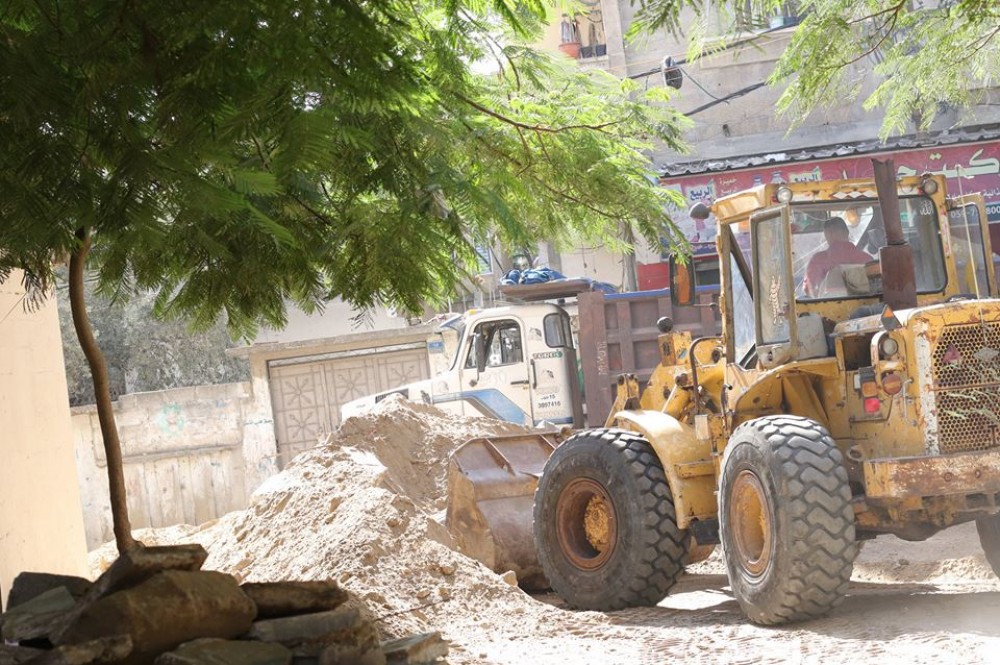 بلدية غزة تستخدم 600 متراً من البلاط في صيانة الطرق