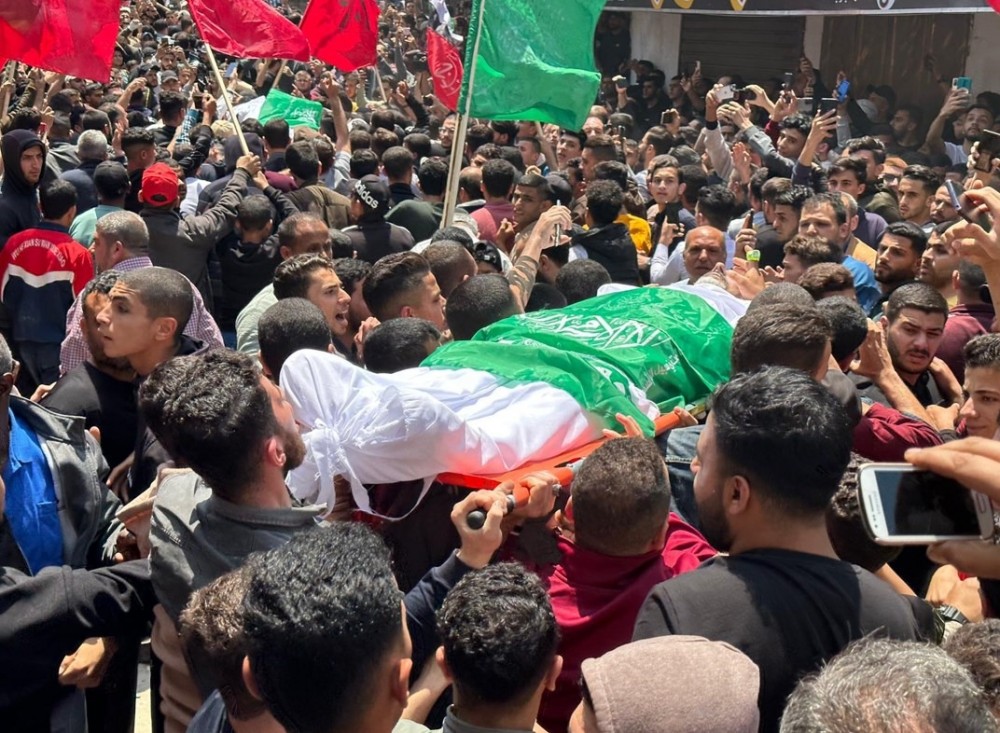 مشاهد من تشييع شهداء اليوم