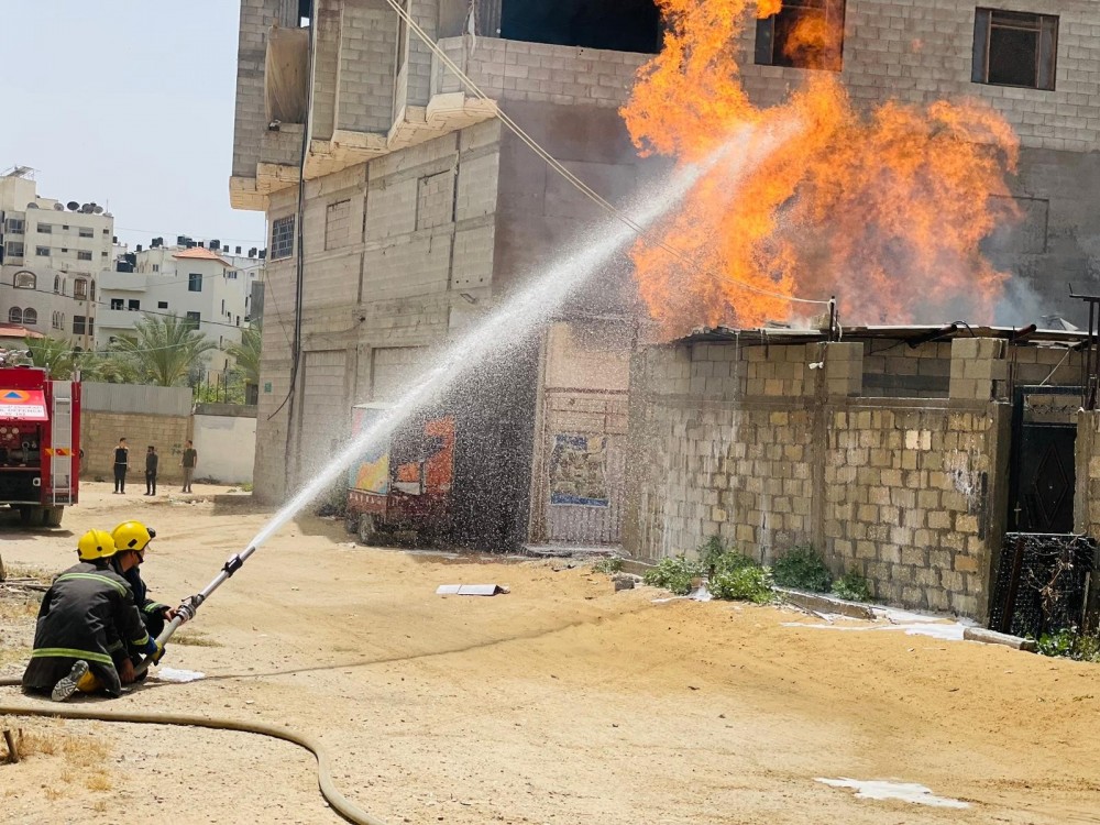 اخماد حريق اندلع في أحد نقاط الغاز العشوائية