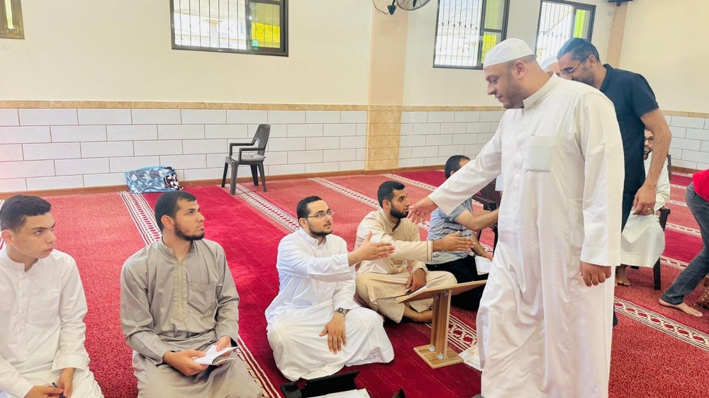 مدير أوقاف رفح يتفقد برنامج الخلوة العلمية الأولى بالمحافظة
