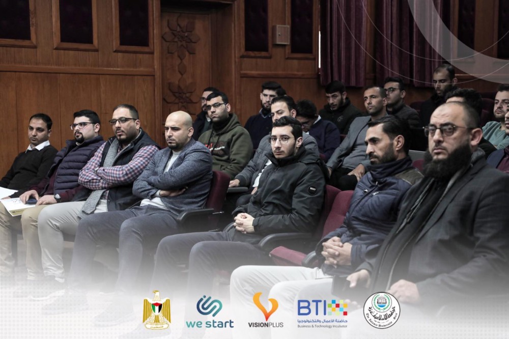 العمل تشرف على يوم التوظيف للتخصصات البرمجية بمشروع We Start