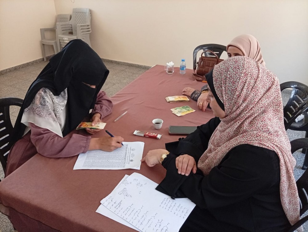 توزيع مساعدات مالية على 153 طالبًا وطالبة بقيمة 23 ألف شيكل