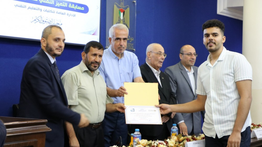 الغصين يُشارك في احتفال تكريم الطلبة الفائزين بمسابقة التميز التقني
