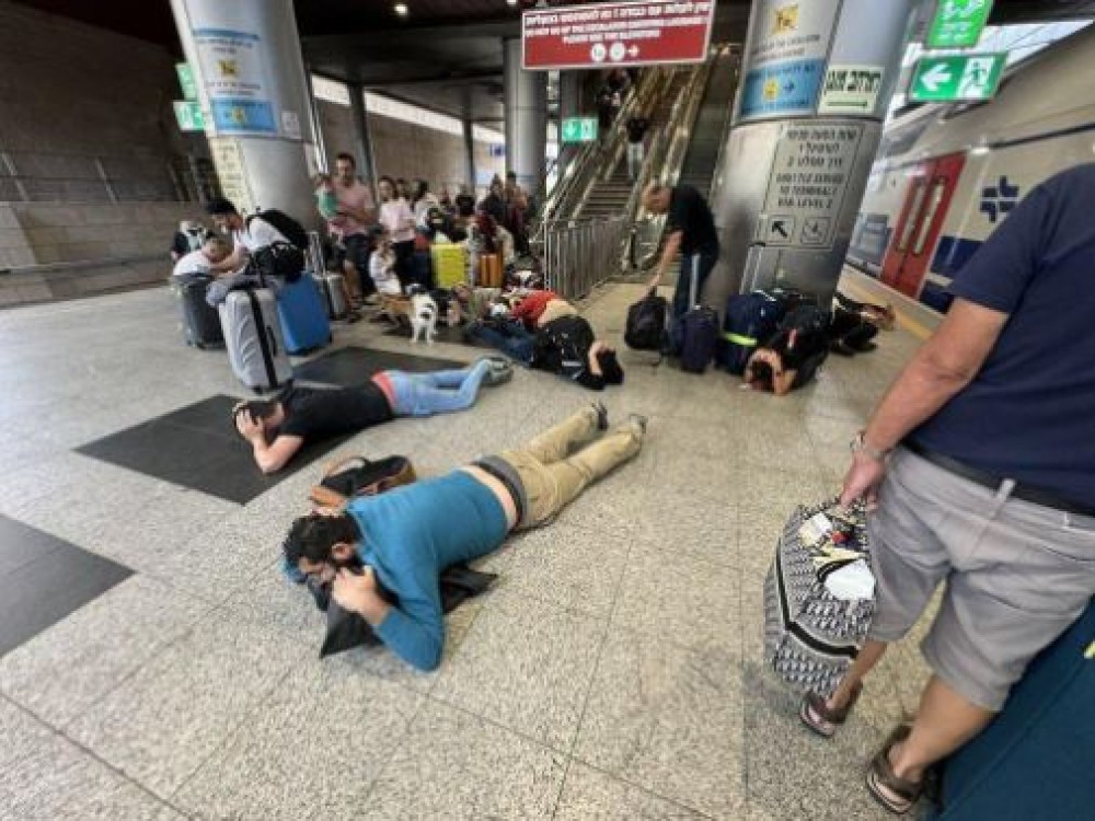 كتائب القسام تقصف مطار بن غوريون