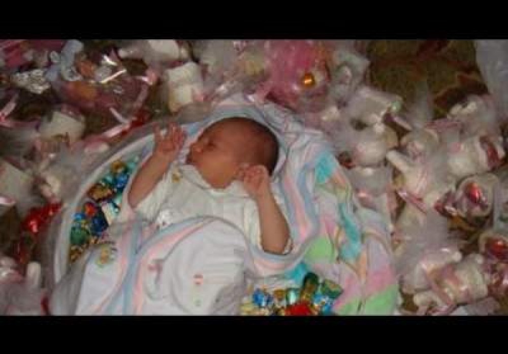 أغرب طقوس الإحتفال بالمولود الجديد في العالم